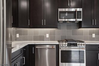 106 Montgomery St in Bloomfield, NJ - Foto de edificio - Building Photo