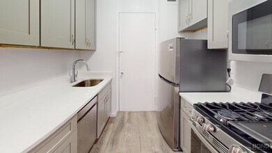 85 8th Ave in New York, NY - Building Photo - Building Photo