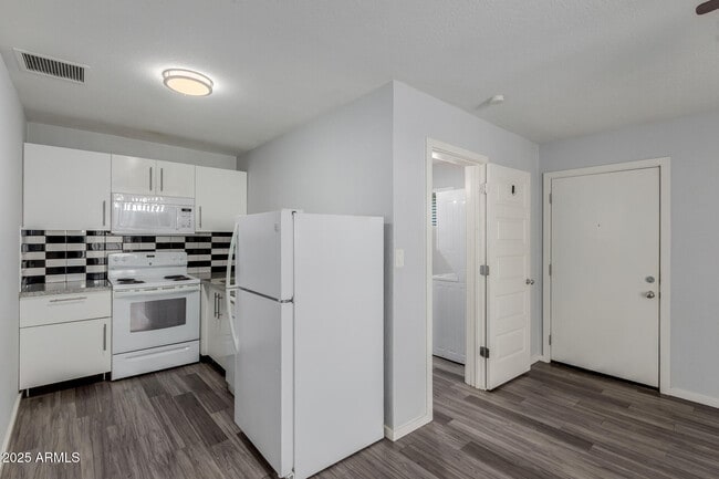 property at 1222 W 4th St