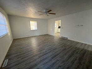 312 Hill St in Oakland, IA - Building Photo - Building Photo