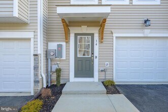 14 Trotting Rd in Inwood, WV - Building Photo - Building Photo