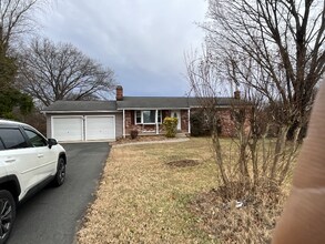 5078 Broad Run Church Rd in Warrenton, VA - Foto de edificio - Building Photo