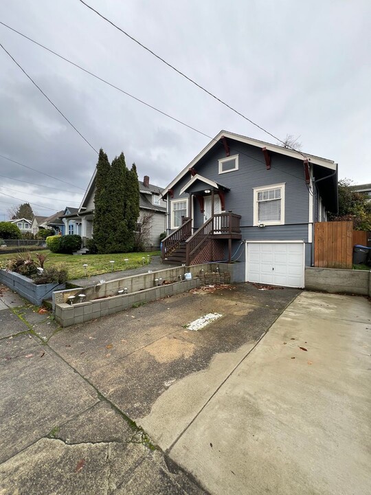 1511 8th St in Bremerton, WA - Building Photo