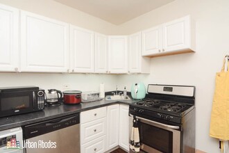 3716 N Hoyne Ave, Unit M05B in Chicago, IL - Building Photo - Building Photo