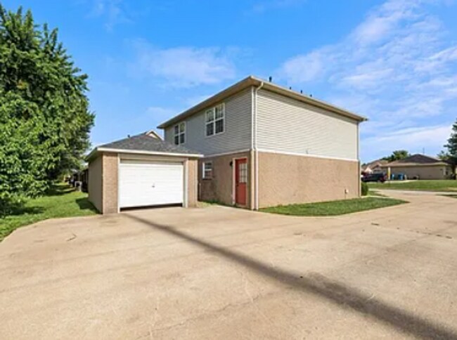 3301 SW Victoria Pl in Bentonville, AR - Building Photo - Building Photo