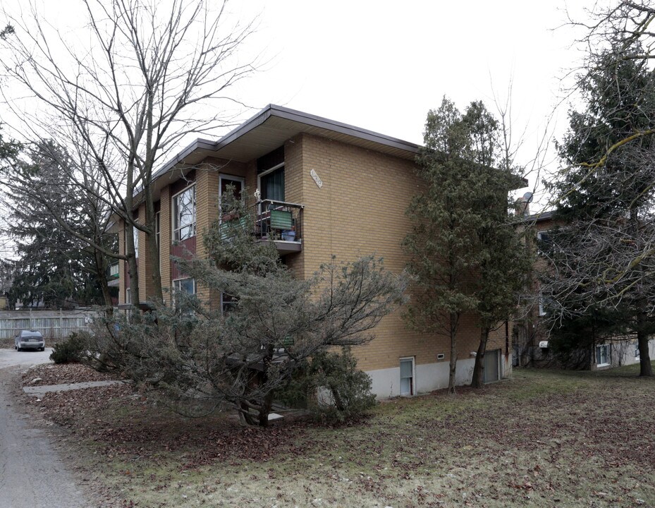 138 Speedvale Ave W in Guelph, ON - Building Photo