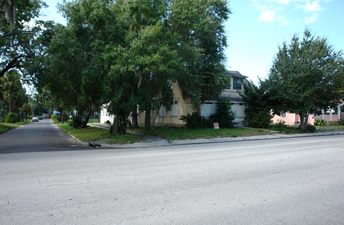 832 13th St N in St. Petersburg, FL - Building Photo