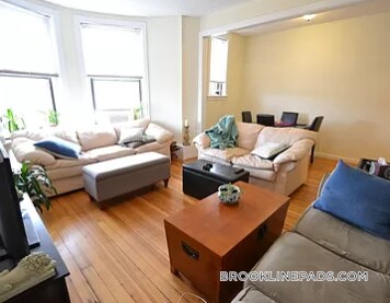 1932 Beacon St, Unit 1 in Boston, MA - Foto de edificio - Building Photo