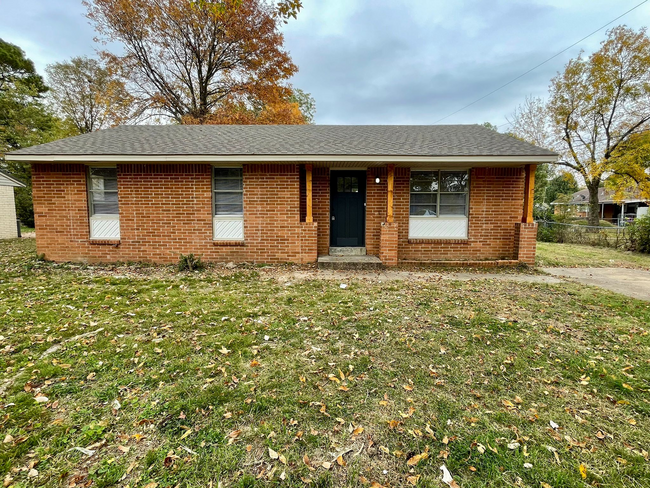 property at 2216 Clover Dr