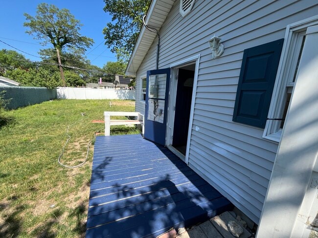 32 Wintergreen Dr, Unit 1