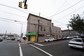 331 Straight St, Unit R11 in Paterson, NJ - Foto de edificio - Building Photo