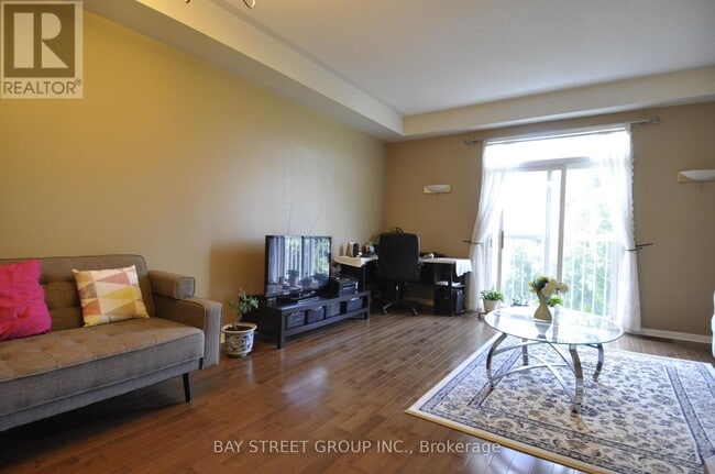 280-280 Hillcrest Ave in Mississauga, ON - Building Photo - Building Photo