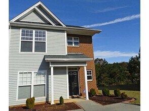 69 Pearl Chambers Dr in Dawsonville, GA - Foto de edificio - Building Photo