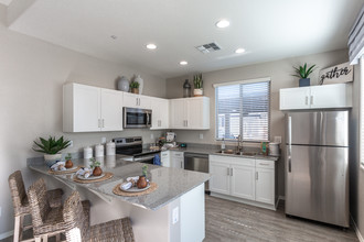 Christopher Todd Communities At Marley Park in Surprise, AZ - Foto de edificio - Interior Photo