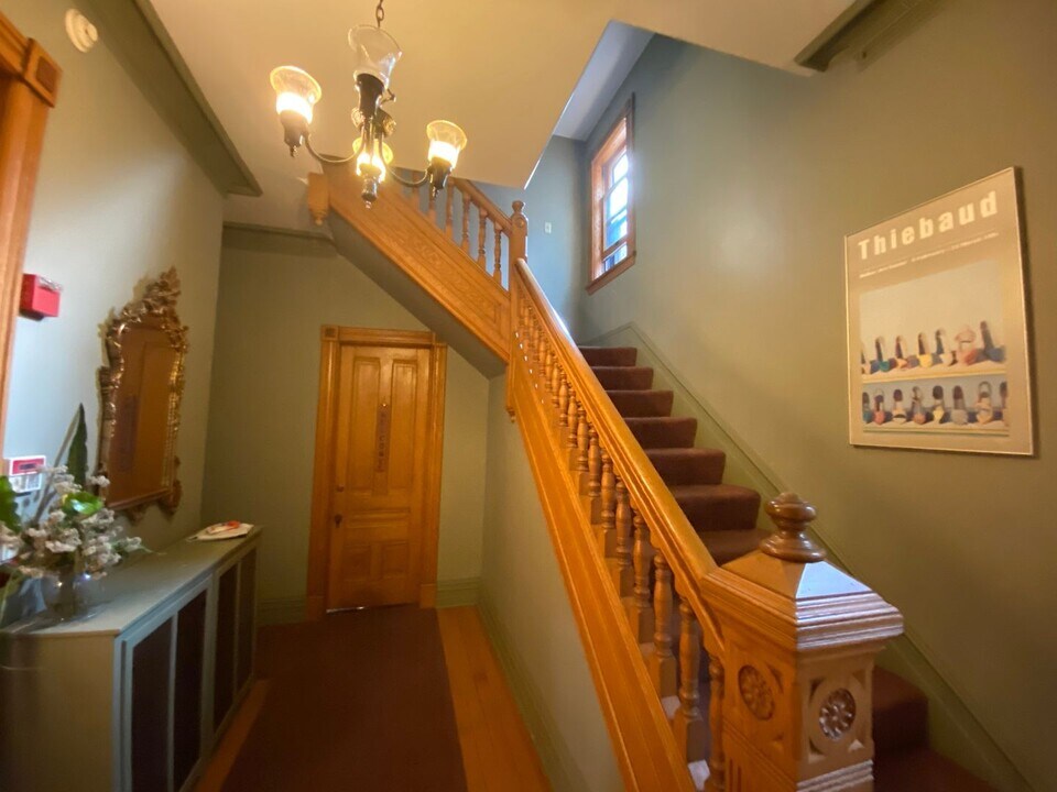 462 Holly Ave in St. Paul, MN - Building Photo