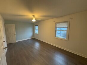 1845 Ware Rd in Falls Church, VA - Foto de edificio - Building Photo