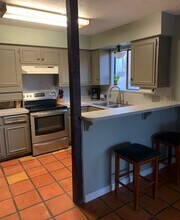 8100 Red Willow Dr in Austin, TX - Building Photo - Building Photo