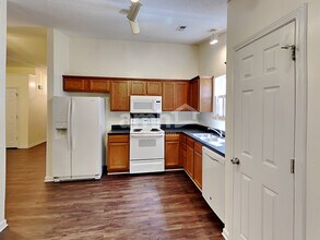 4335 Bubbling Brook Ct in Charlotte, NC - Building Photo - Building Photo
