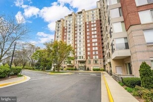 2726 Gallows Rd, Unit YOUR NEW HOME in Vienna, VA - Building Photo