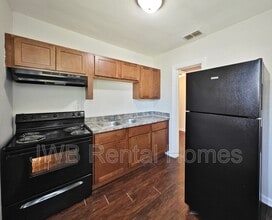 5825 Silver Plaza in Jacksonville, FL - Building Photo - Building Photo