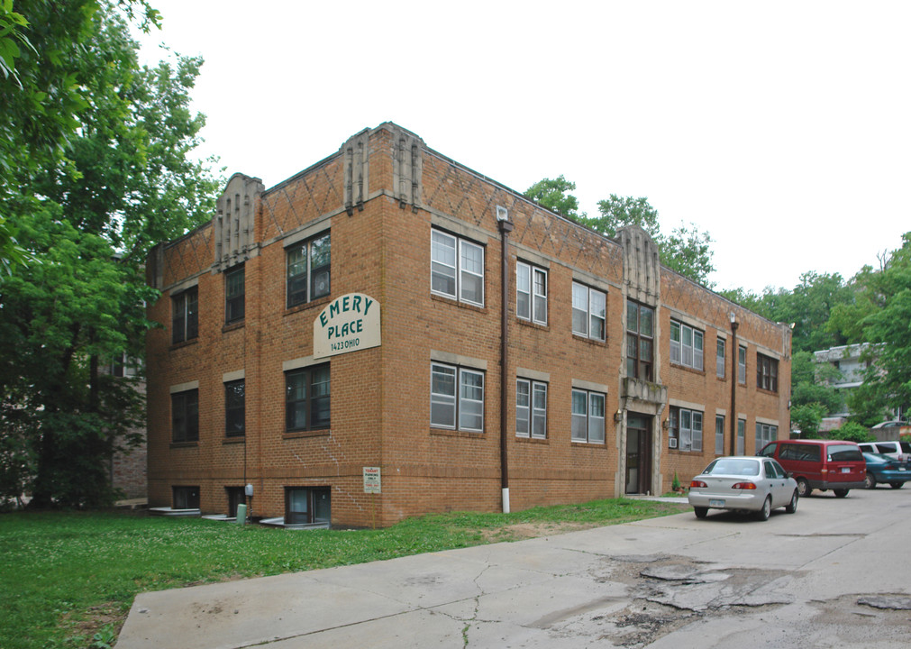 Emery Place in Lawrence, KS - Foto de edificio