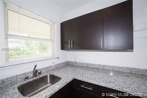 570 NE 69th St in Miami, FL - Foto de edificio