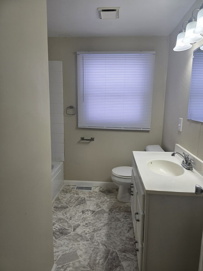 1102 E Timber Dr in Mahomet, IL - Building Photo - Building Photo