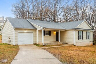 8127 Sheringham Way in Charlotte, NC - Foto de edificio - Building Photo