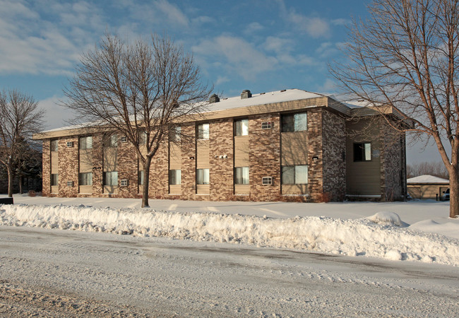 Dana Heights Apartments in Willmar, MN - Building Photo - Building Photo