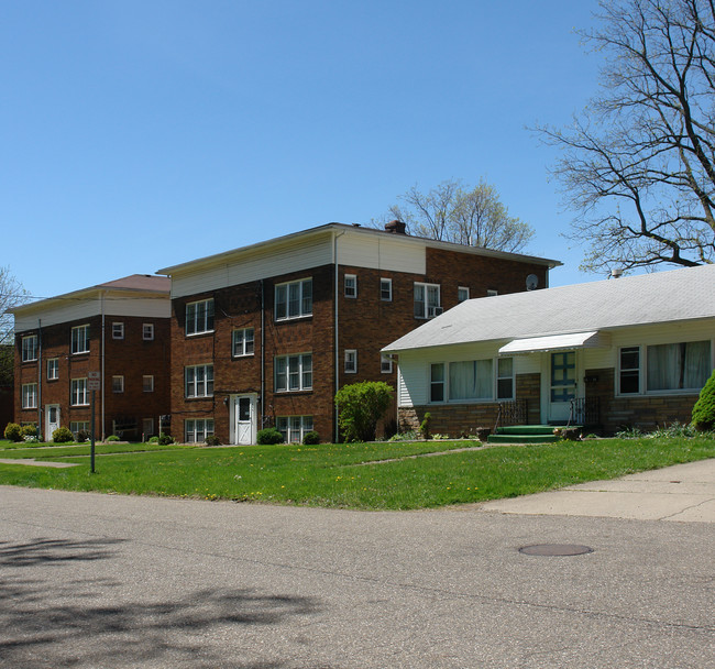 1646 20th St in Cuyahoga Falls, OH - Building Photo - Building Photo