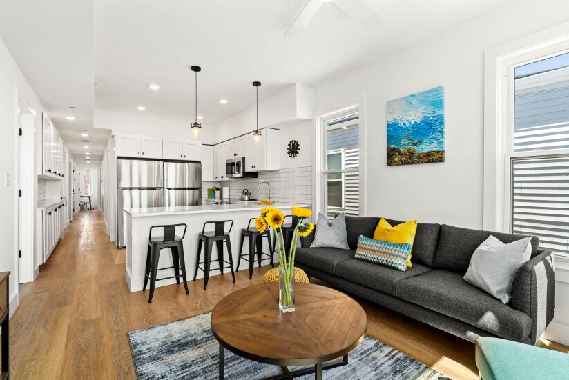 695 Bennington St in Boston, MA - Building Photo