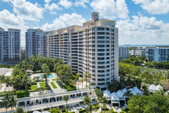 Ocean Tower Two in Miami, FL - Building Photo - Building Photo