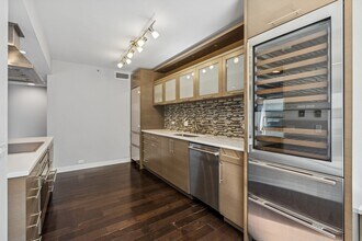 400 E Ohio St in Chicago, IL - Building Photo - Building Photo
