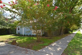 4423 Wendell St in Bellaire, TX - Building Photo - Building Photo