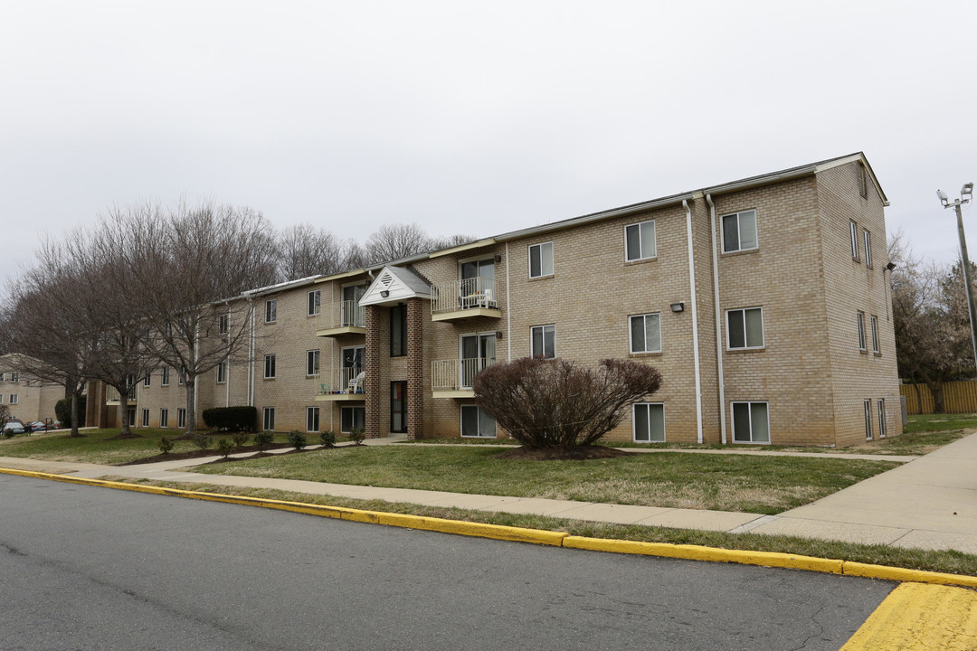 Hopkins Glen Apartment Phase I in Falls Church, VA - Building Photo