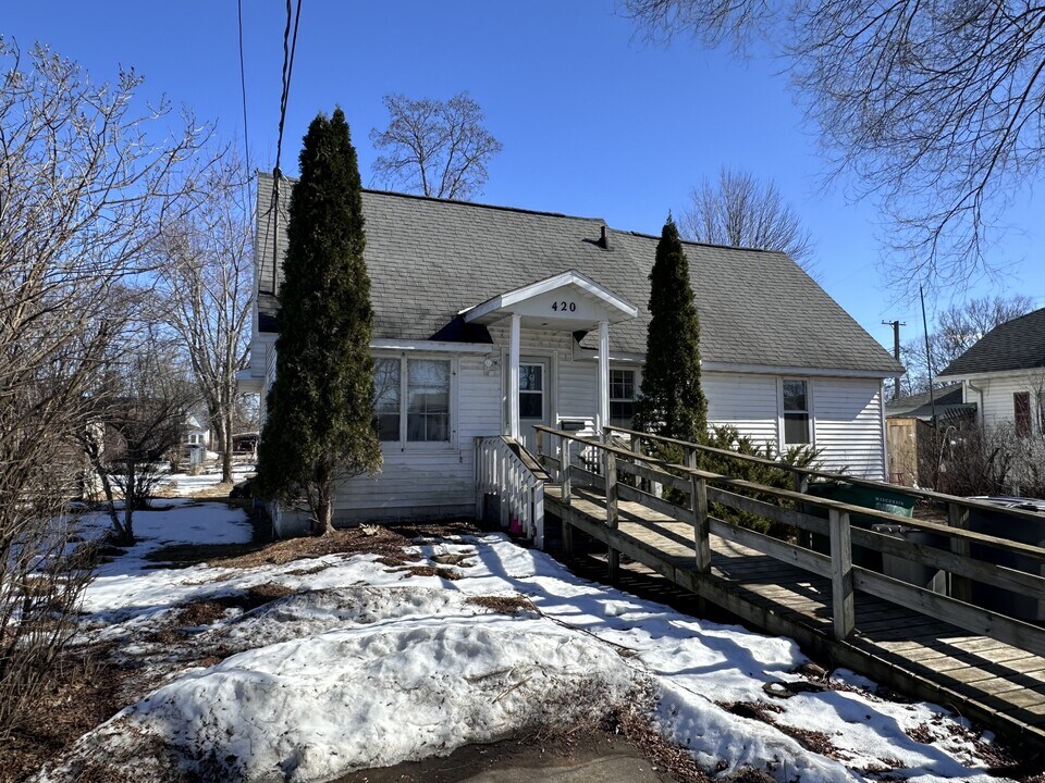 420 10th St N in Wisconsin Rapids, WI - Building Photo