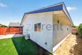 1421 Astoria Pl in Oxnard, CA - Building Photo - Building Photo