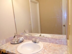 132 Sandalwood Cir in Lawrenceville, GA - Foto de edificio - Building Photo