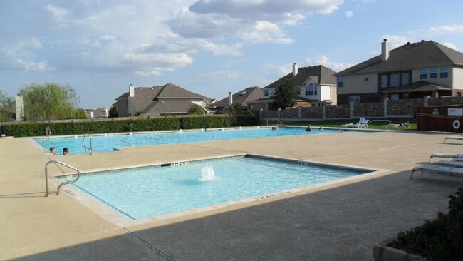 816 Bur Oak Dr in Burleson, TX - Building Photo - Building Photo