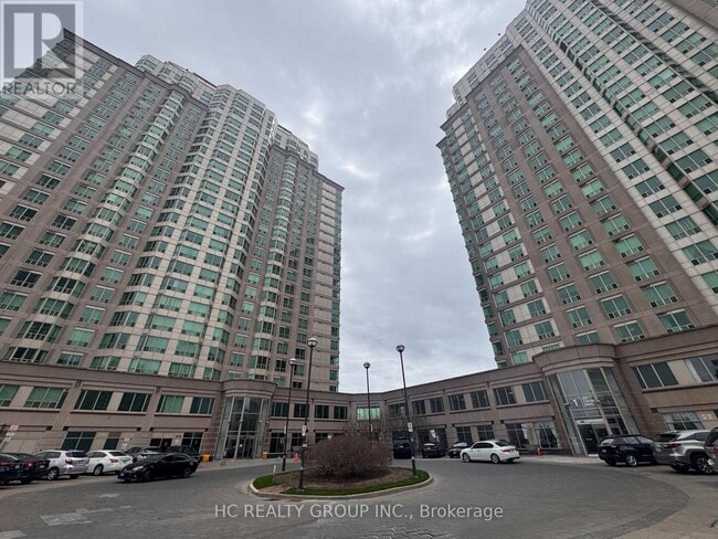 property at 11 Lee Centre Dr