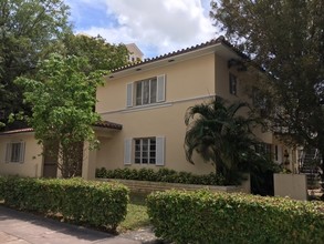 406-414 Valencia Ave in Coral Gables, FL - Foto de edificio - Building Photo