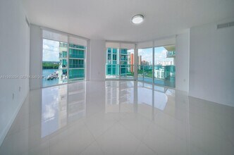 250 Sunny Isles Blvd in Sunny Isles Beach, FL - Building Photo - Building Photo
