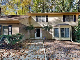1720 Ridgefield Dr in Roswell, GA - Building Photo