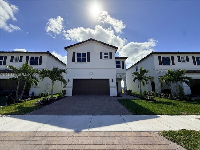 property at 2728 SE 24th Ct