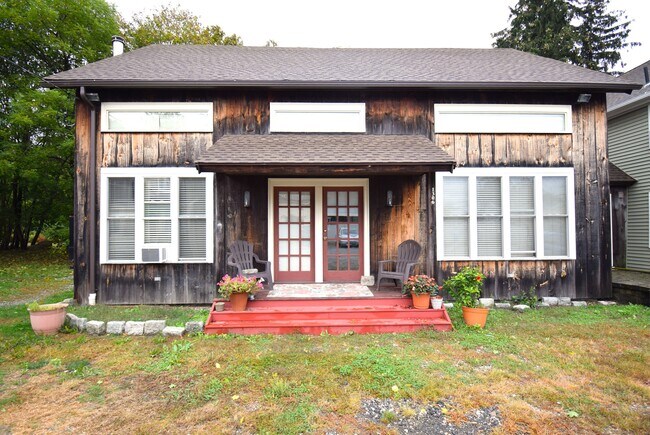 1306 Boston Post Rd in Westbrook, CT - Building Photo - Building Photo