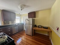 29 Sterling St, Unit 2 in Somerville, MA - Foto de edificio - Building Photo