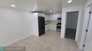 1033 NW 3rd Ave in Fort Lauderdale, FL - Building Photo - Building Photo