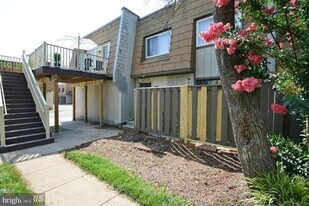 7943 San Leandro Pl in Alexandria, VA - Building Photo