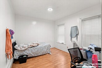 78 Hillside St, Unit 1 in Boston, MA - Foto de edificio - Building Photo