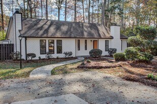 1010 Mathews Ct in Smyrna, GA - Building Photo